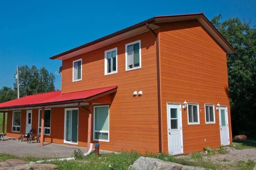 Wilderness Tours Rafting Resort Foresters Falls Exterior foto