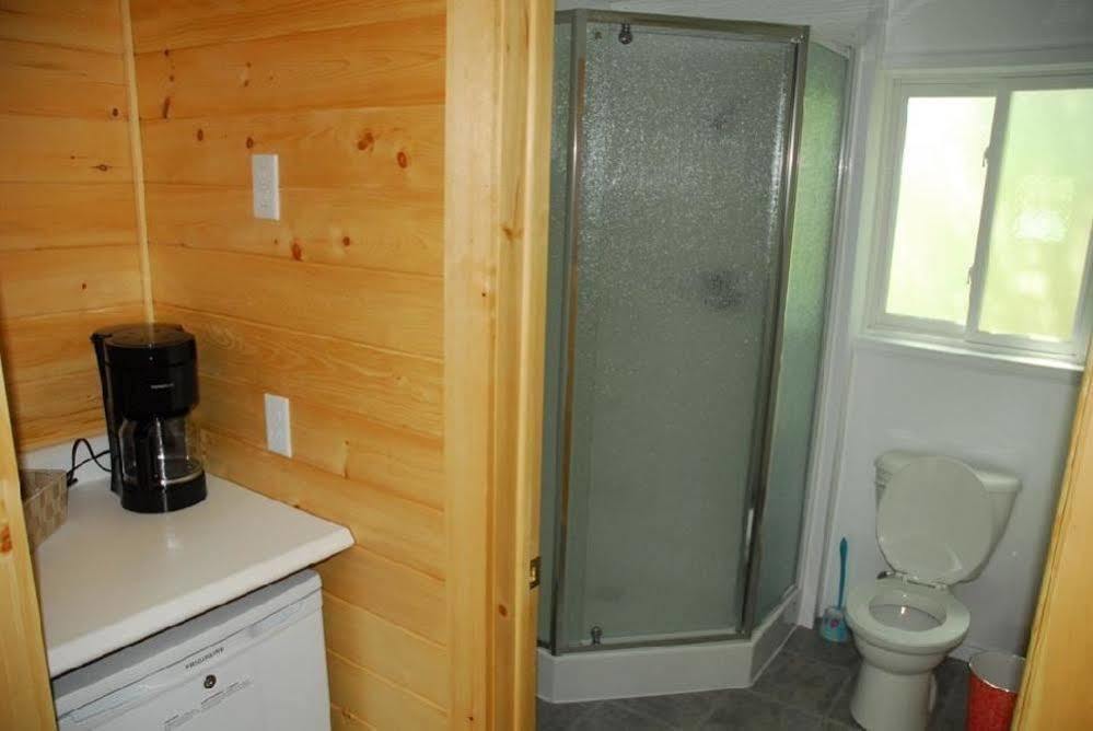 Wilderness Tours Rafting Resort Foresters Falls Exterior foto